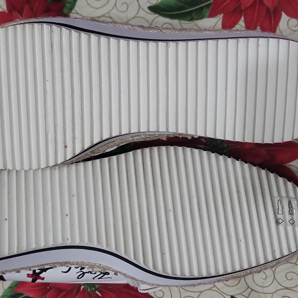 Karl Lagerfeld White Espadrilles with Bold Accents - Picture 6 of 6